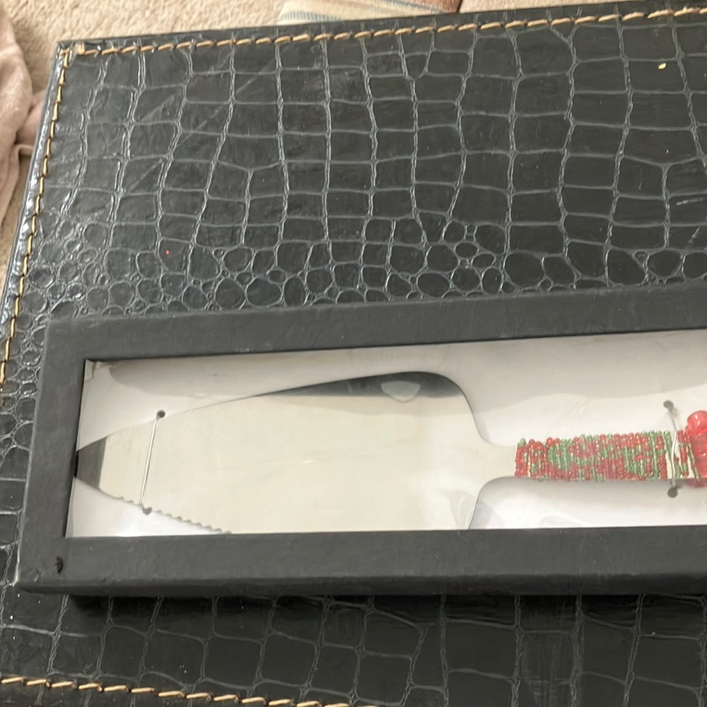 Nib cake server